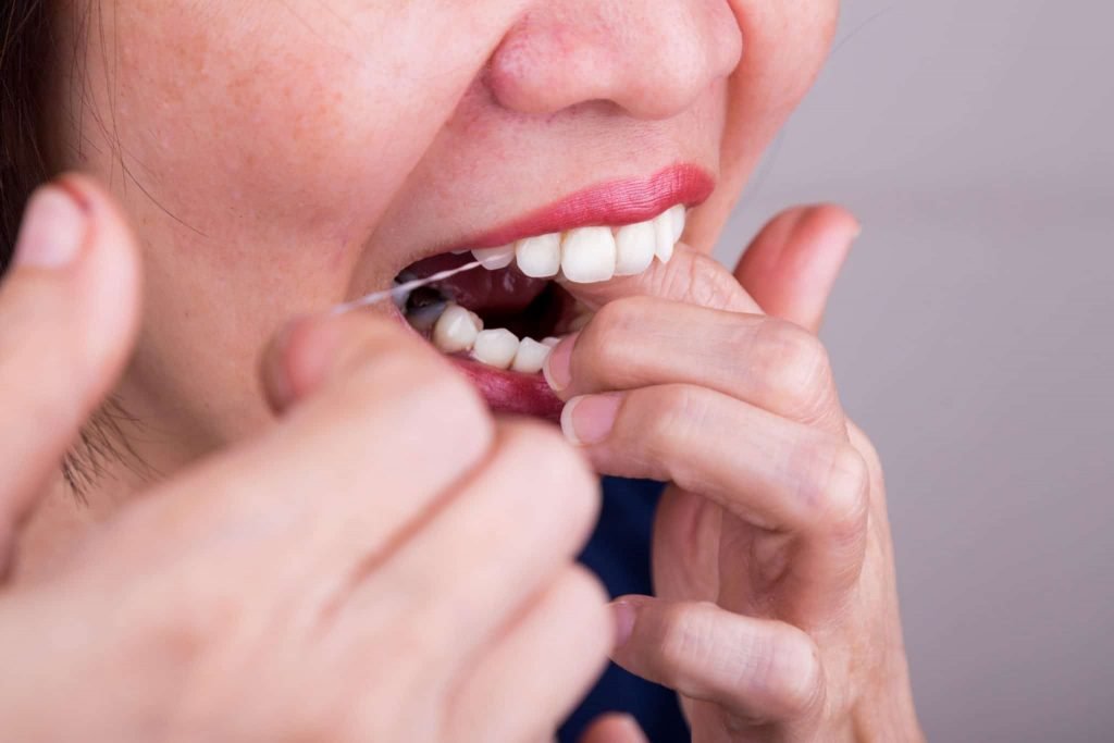 خيطكيف يمكن لمرضى السكري الوقاية من الأمراض السنية؟ الأسنان